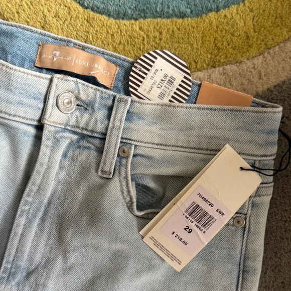 7 For All Mankind Ultra High Rise Cropped Joe - Picture 2 of 3